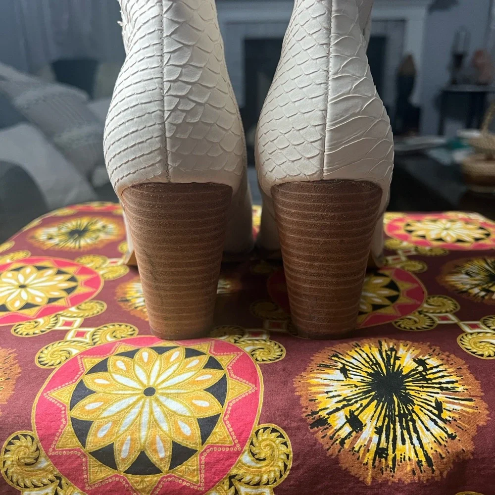 Elegant Oasis Society Cream Oasis SocAnkle Boots - Picture 9 of 13